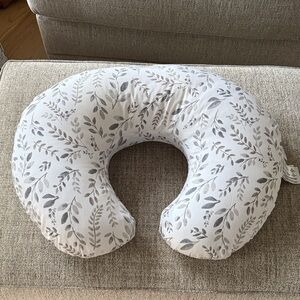 Leaf Pattern Nursing Pillow